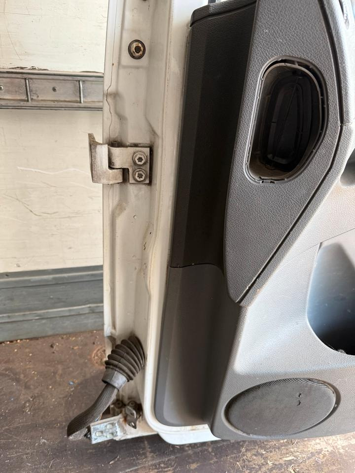 Mercedes Atego Beifahrertür weiß Spiegel Innenverkleidung - Puerta y piezas para Camión: foto 4 Mercedes Atego Beifahrertür weiß Spiegel Innenverkleidung - Puerta y piezas para Camión: foto 4