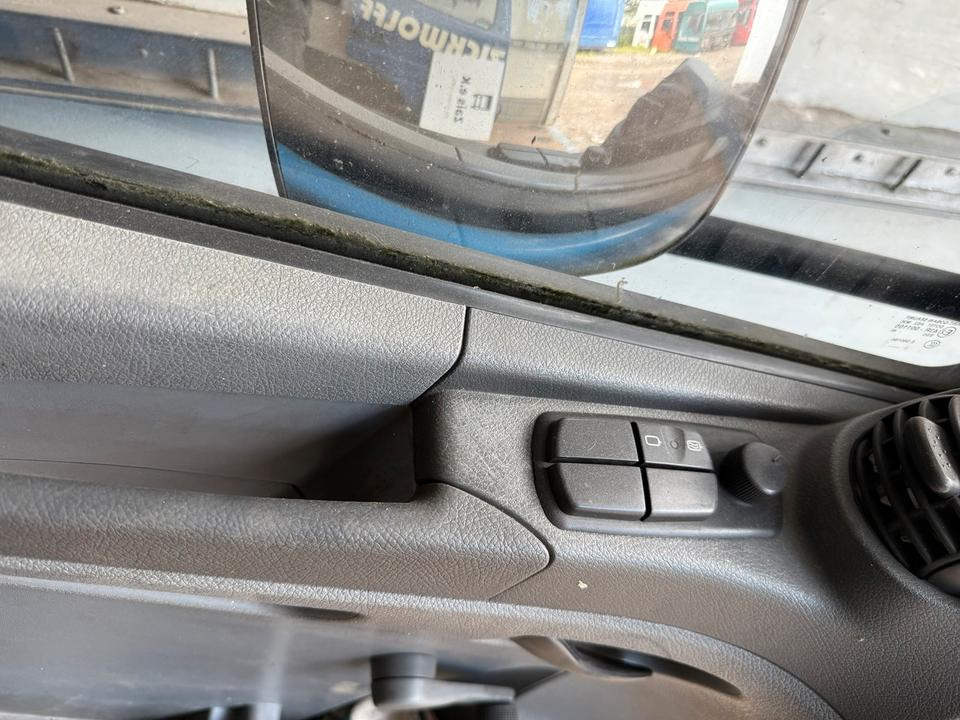 Mercedes Atego Fahrertür Blau Spiegel Innenverkleidung LN 73 - Puerta y piezas para Camión: foto 3 Mercedes Atego Fahrertür Blau Spiegel Innenverkleidung LN 73 - Puerta y piezas para Camión: foto 3