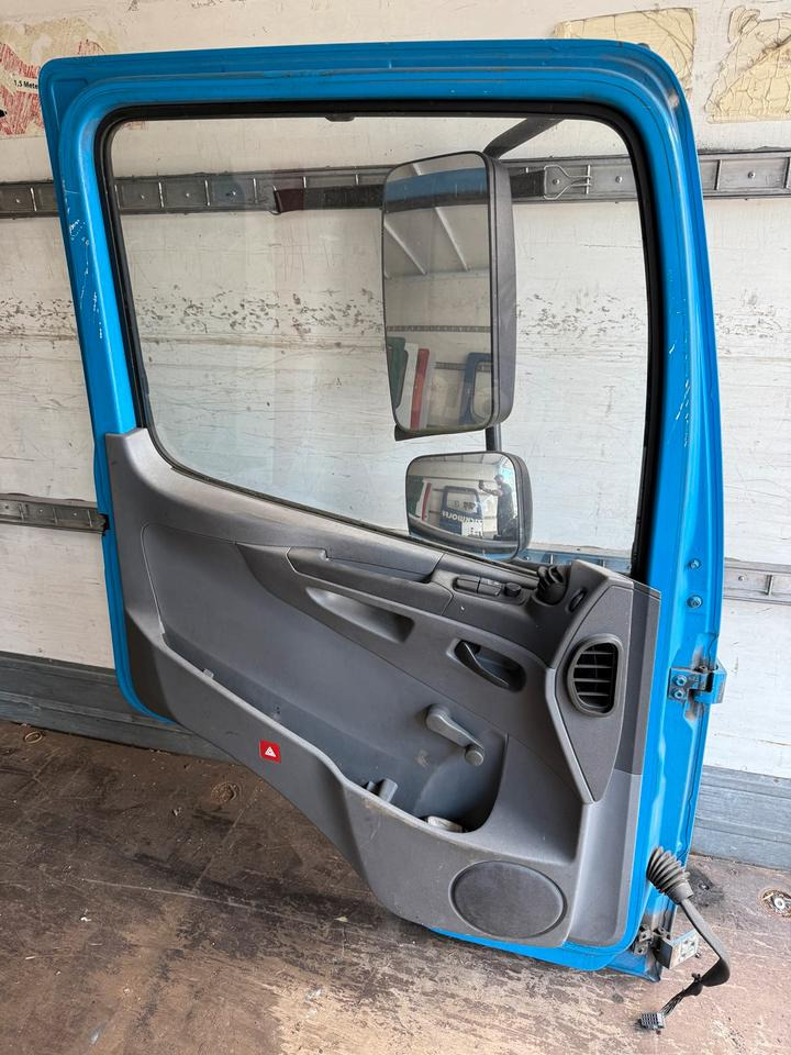 Mercedes Atego Fahrertür Blau Spiegel Innenverkleidung LN 73 - Puerta y piezas para Camión: foto 2 Mercedes Atego Fahrertür Blau Spiegel Innenverkleidung LN 73 - Puerta y piezas para Camión: foto 2
