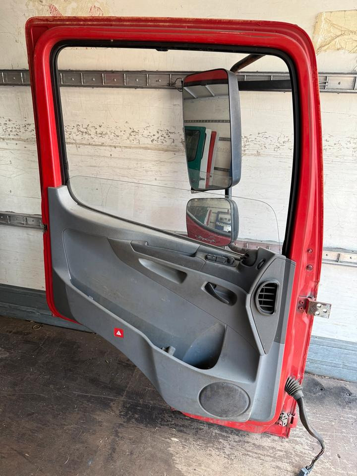 Mercedes Atego Fahrertür Rot Spiegel Innenverkleidung LN 74 - Puerta y piezas para Camión: foto 2 Mercedes Atego Fahrertür Rot Spiegel Innenverkleidung LN 74 - Puerta y piezas para Camión: foto 2