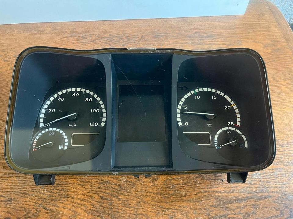 Mercedes Benz Actros MP4 Kombiinstrument / Tacho A0094460021 - Salpicadero para Camión: foto 2 Mercedes Benz Actros MP4 Kombiinstrument / Tacho A0094460021 - Salpicadero para Camión: foto 2
