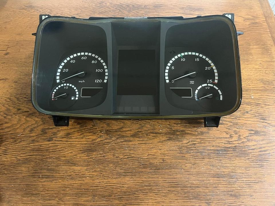 Mercedes Benz Actros MP4 Kombiinstrument / Tacho A0104460021 - Salpicadero para Camión: foto 2 Mercedes Benz Actros MP4 Kombiinstrument / Tacho A0104460021 - Salpicadero para Camión: foto 2