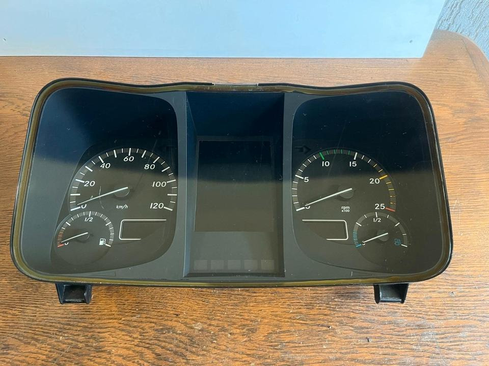 Mercedes Benz Actros MP4 Kombiinstrument / Tacho A9614467021 - Salpicadero para Camión: foto 2 Mercedes Benz Actros MP4 Kombiinstrument / Tacho A9614467021 - Salpicadero para Camión: foto 2