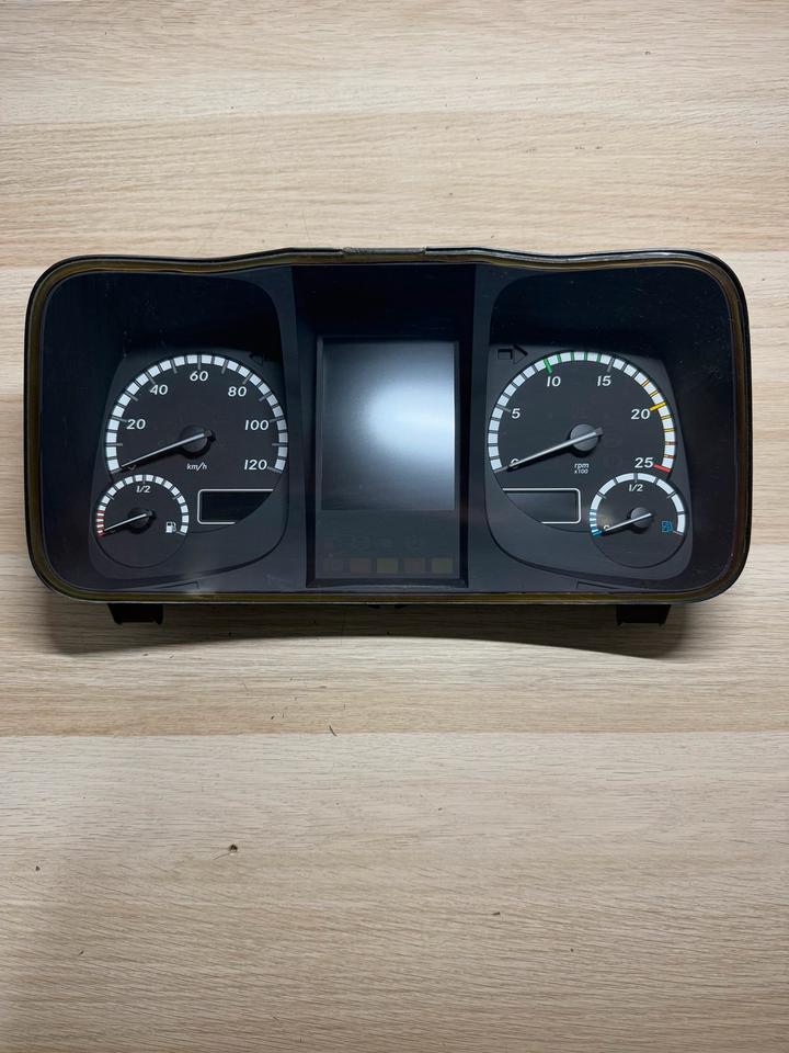 Mercedes Benz Actros MP4 Kombiinstrument / Tacho A9614467221 - Salpicadero: foto 2 Mercedes Benz Actros MP4 Kombiinstrument / Tacho A9614467221 - Salpicadero: foto 2