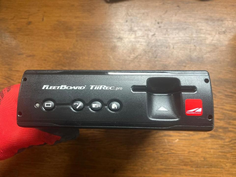 Mercedes-Benz Actros MP4 Tachograph FLEETBOARD A0004462360 - Tacógrafo para Camión: foto 1 Mercedes-Benz Actros MP4 Tachograph FLEETBOARD A0004462360 - Tacógrafo para Camión: foto 1