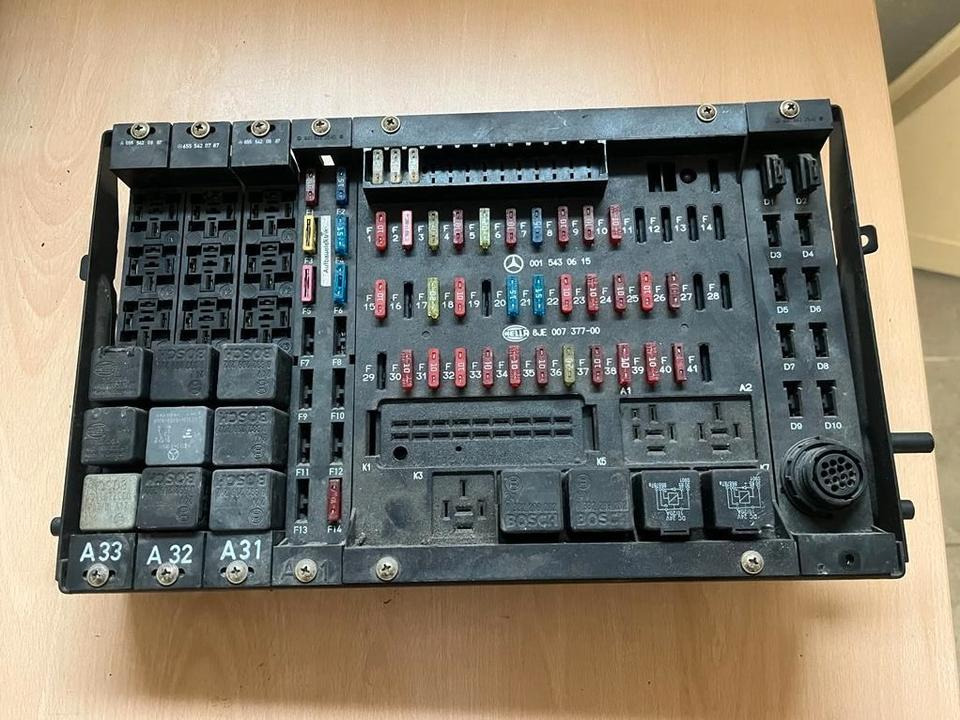 Mercedes Benz Actros Sicherungskasten 0015430615 - Fusible para Camión: foto 1 Mercedes Benz Actros Sicherungskasten 0015430615 - Fusible para Camión: foto 1