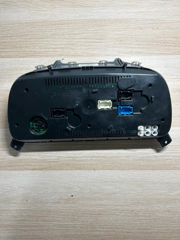 Mercedes-Benz Kombiinstrument/ Tacho A0044466521 - Salpicadero: foto 3 Mercedes-Benz Kombiinstrument/ Tacho A0044466521 - Salpicadero: foto 3
