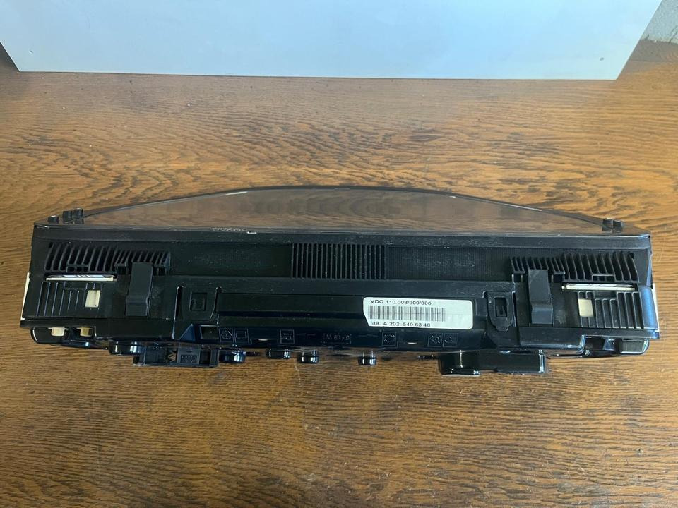 Mercedes-Benz W202 Tacho / Kombiinstrument A2025406348 - Salpicadero para Camión: foto 3 Mercedes-Benz W202 Tacho / Kombiinstrument A2025406348 - Salpicadero para Camión: foto 3