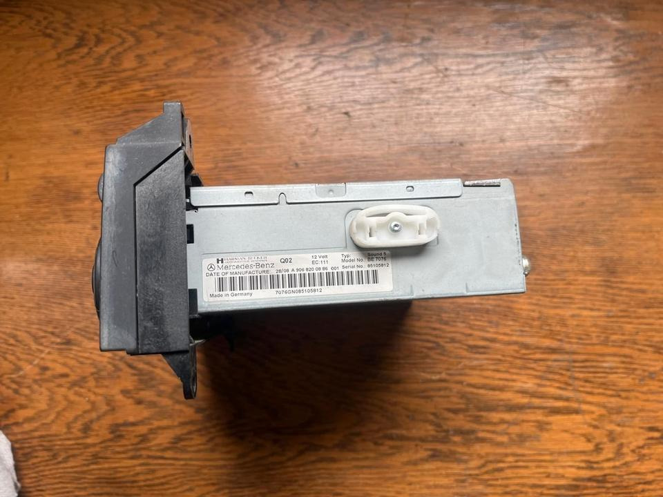 Mercedes Sprinter CD Radio 12V A9068200886 - Cabina e interior para Camión: foto 4 Mercedes Sprinter CD Radio 12V A9068200886 - Cabina e interior para Camión: foto 4