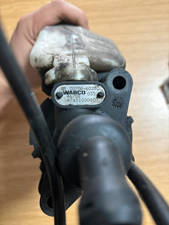 MAN WABCO Geberzylinder Kopplung 81.30700-6020 - Recambio para Camión: foto 2 MAN WABCO Geberzylinder Kopplung 81.30700-6020 - Recambio para Camión: foto 2