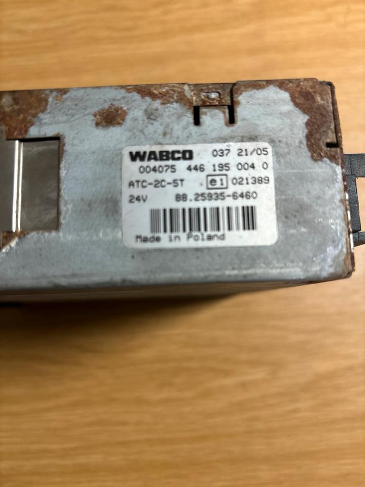 Wabco ECU ATC-CAN Bedienteil 88259356460 / 4461950040 - Sistema eléctrico para Camión: foto 2 Wabco ECU ATC-CAN Bedienteil 88259356460 / 4461950040 - Sistema eléctrico para Camión: foto 2