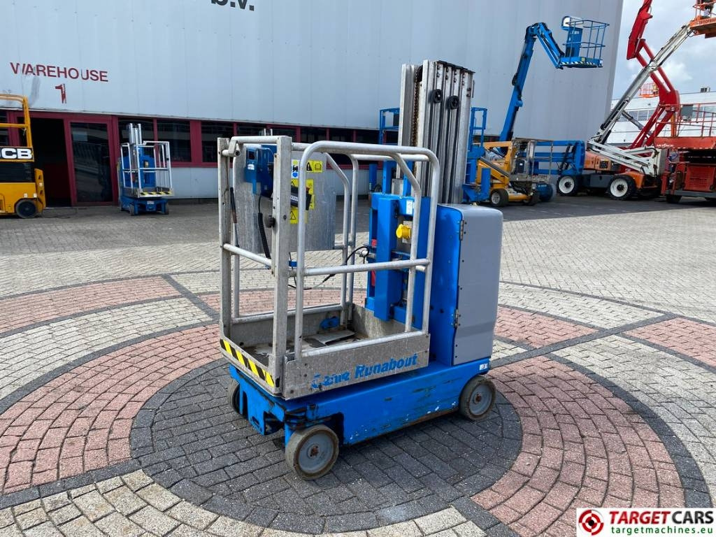 Genie GR-20 RunAbout Electric Vertical Mast Lift 802cm - Plataforma de mástil vertical: foto 1 Genie GR-20 RunAbout Electric Vertical Mast Lift 802cm - Plataforma de mástil vertical: foto 1