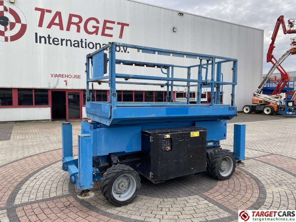 Genie GS-3369RT Diesel 4x4 Scissor Work Lift 1196cm - Plataforma de tijeras: foto 1 Genie GS-3369RT Diesel 4x4 Scissor Work Lift 1196cm - Plataforma de tijeras: foto 1