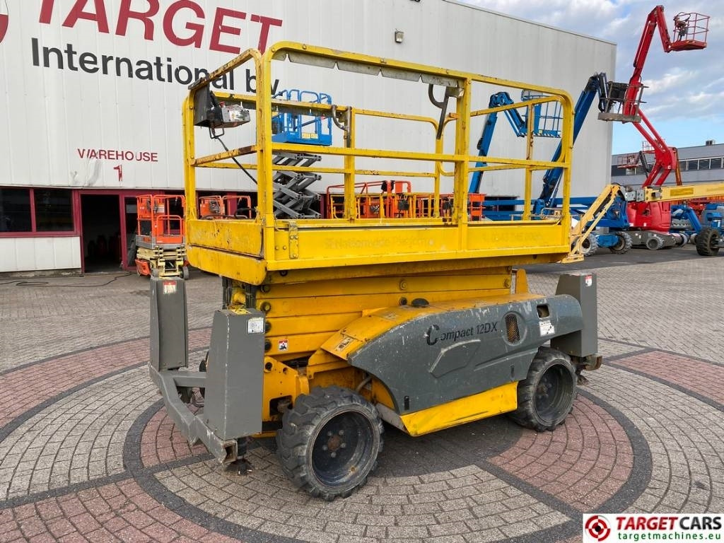 Haulotte Compact 12DX Diesel 4x4 Scissor Work Lift 1206cm - Plataforma de tijeras: foto 1 Haulotte Compact 12DX Diesel 4x4 Scissor Work Lift 1206cm - Plataforma de tijeras: foto 1