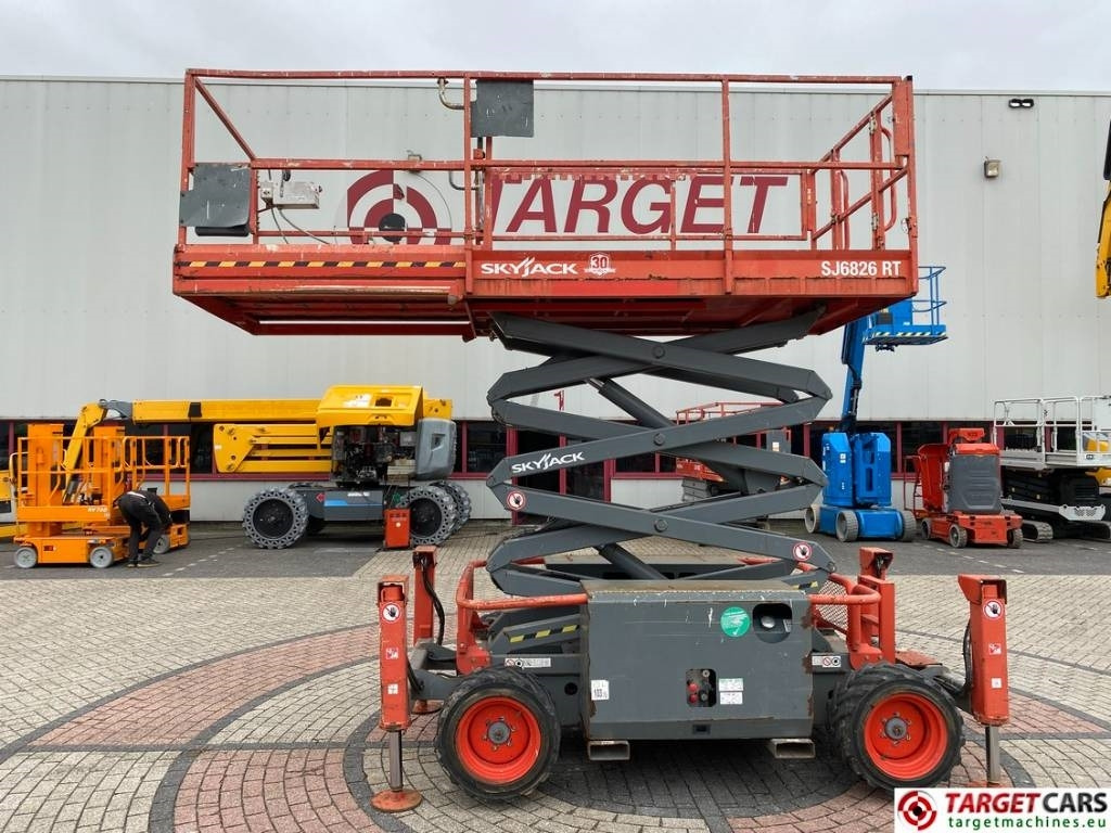 SkyJack SJ6826 RT Diesel 4x4 Scissor Work Lift 992cm - Plataforma de tijeras: foto 5 SkyJack SJ6826 RT Diesel 4x4 Scissor Work Lift 992cm - Plataforma de tijeras: foto 5
