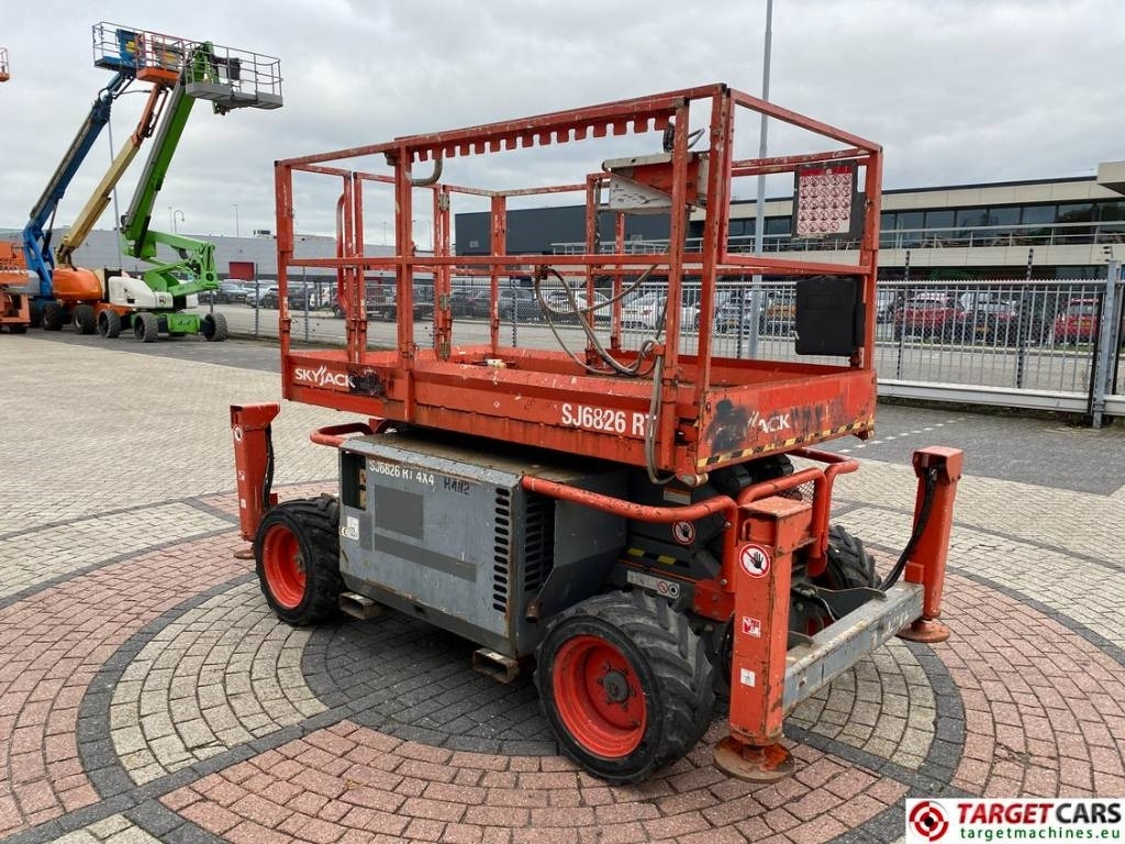 SkyJack SJ6826 RT Diesel 4x4 Scissor Work Lift 992cm - Plataforma de tijeras: foto 2 SkyJack SJ6826 RT Diesel 4x4 Scissor Work Lift 992cm - Plataforma de tijeras: foto 2