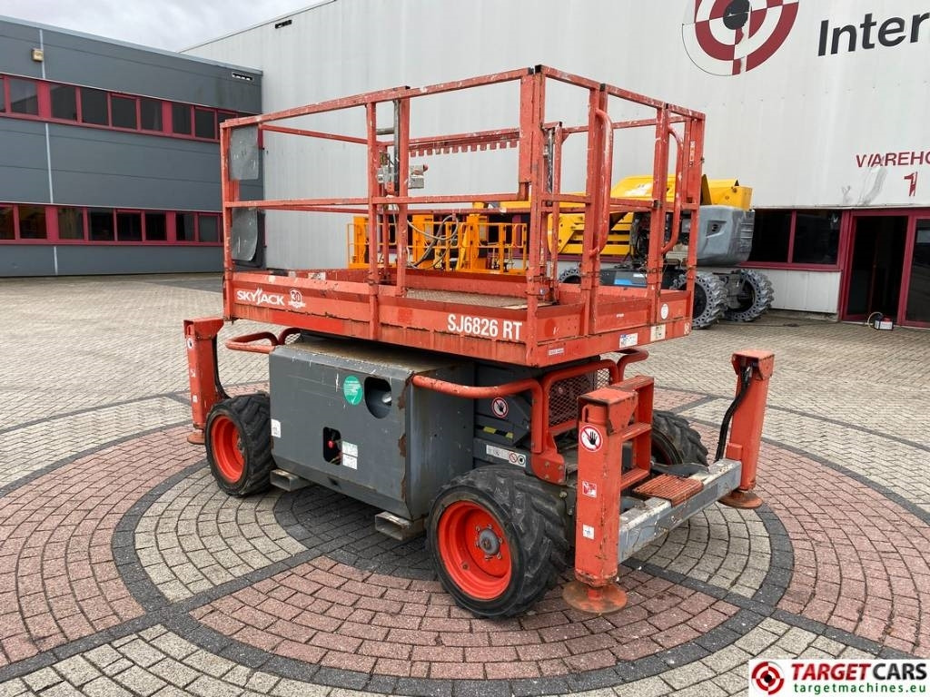 SkyJack SJ6826 RT Diesel 4x4 Scissor Work Lift 992cm - Plataforma de tijeras: foto 4 SkyJack SJ6826 RT Diesel 4x4 Scissor Work Lift 992cm - Plataforma de tijeras: foto 4