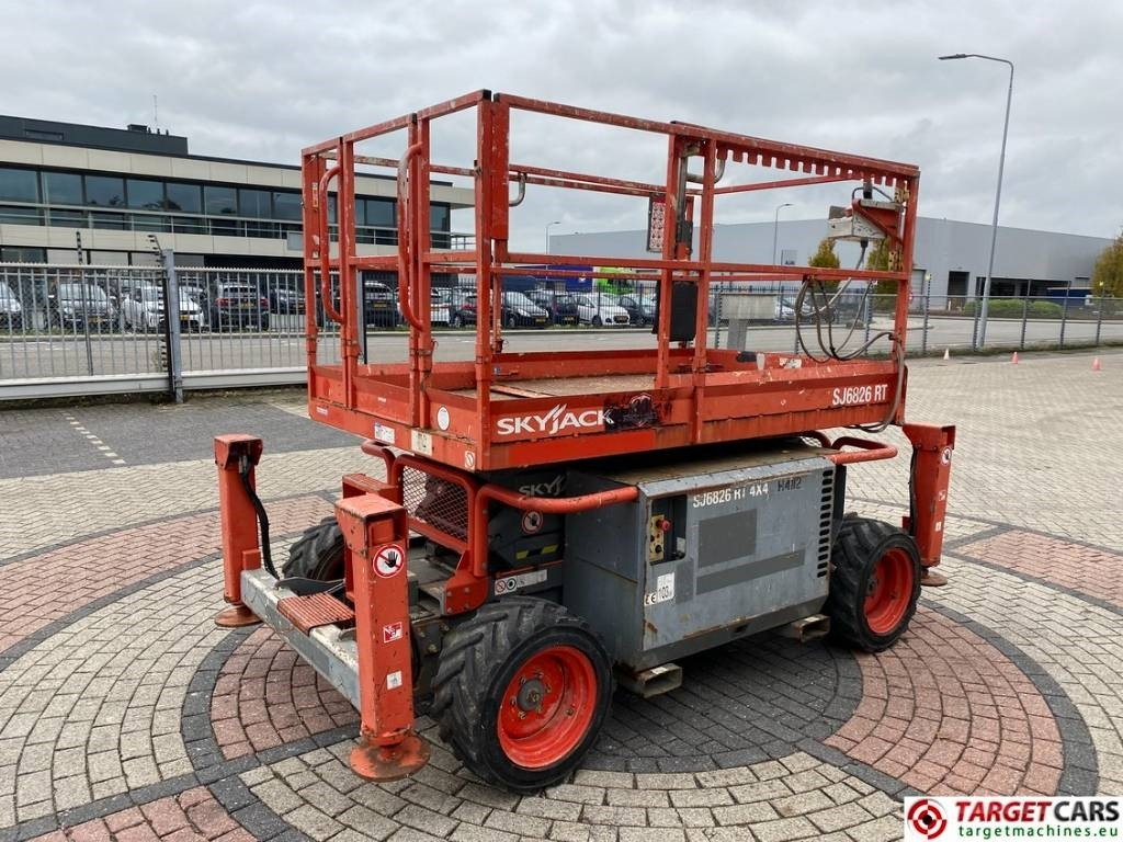 SkyJack SJ6826 RT Diesel 4x4 Scissor Work Lift 992cm - Plataforma de tijeras: foto 3 SkyJack SJ6826 RT Diesel 4x4 Scissor Work Lift 992cm - Plataforma de tijeras: foto 3
