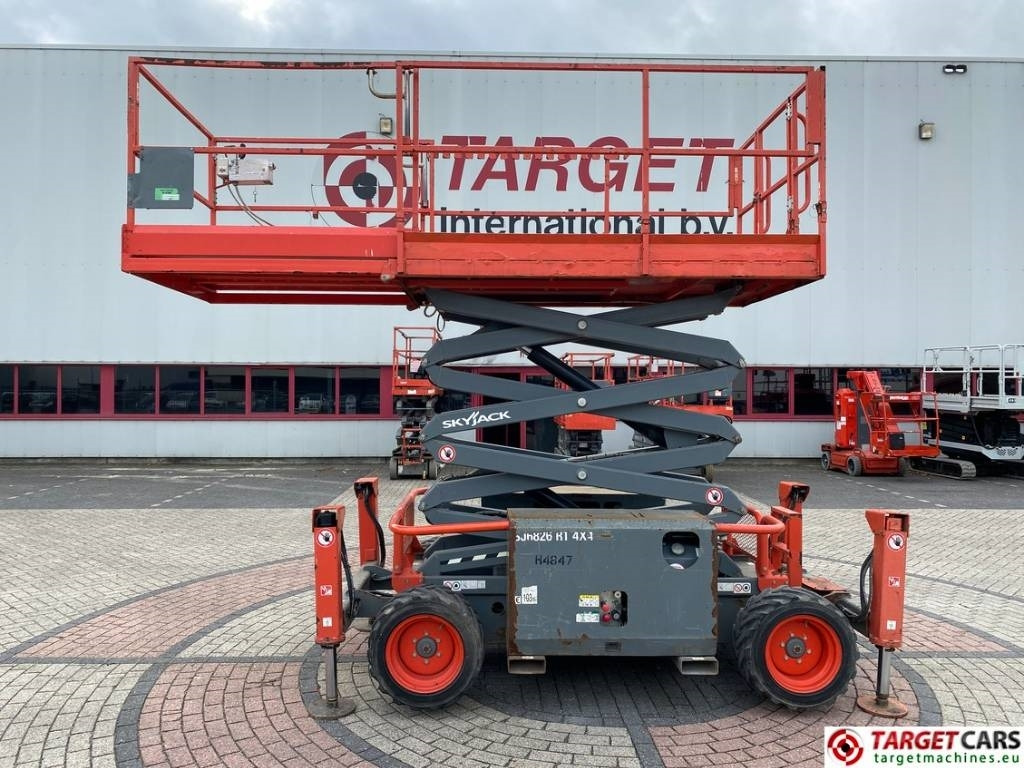 SkyJack SJ6826RT Diesel 4x4 Scissor Work Lift 992cm - Plataforma de tijeras: foto 5 SkyJack SJ6826RT Diesel 4x4 Scissor Work Lift 992cm - Plataforma de tijeras: foto 5