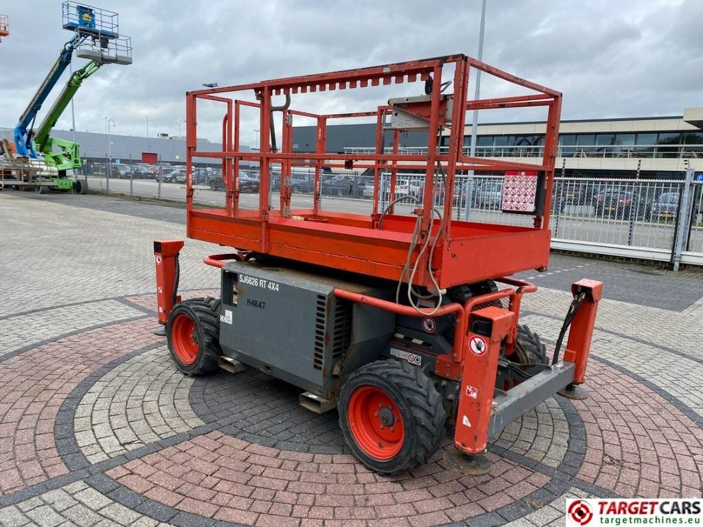 SkyJack SJ6826RT Diesel 4x4 Scissor Work Lift 992cm - Plataforma de tijeras: foto 2 SkyJack SJ6826RT Diesel 4x4 Scissor Work Lift 992cm - Plataforma de tijeras: foto 2