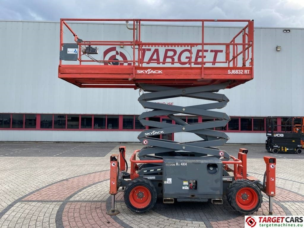 SkyJack SJ6832RT Diesel 4x4 Scissor 6832 Work Lift 1180cm - Plataforma de tijeras: foto 5 SkyJack SJ6832RT Diesel 4x4 Scissor 6832 Work Lift 1180cm - Plataforma de tijeras: foto 5