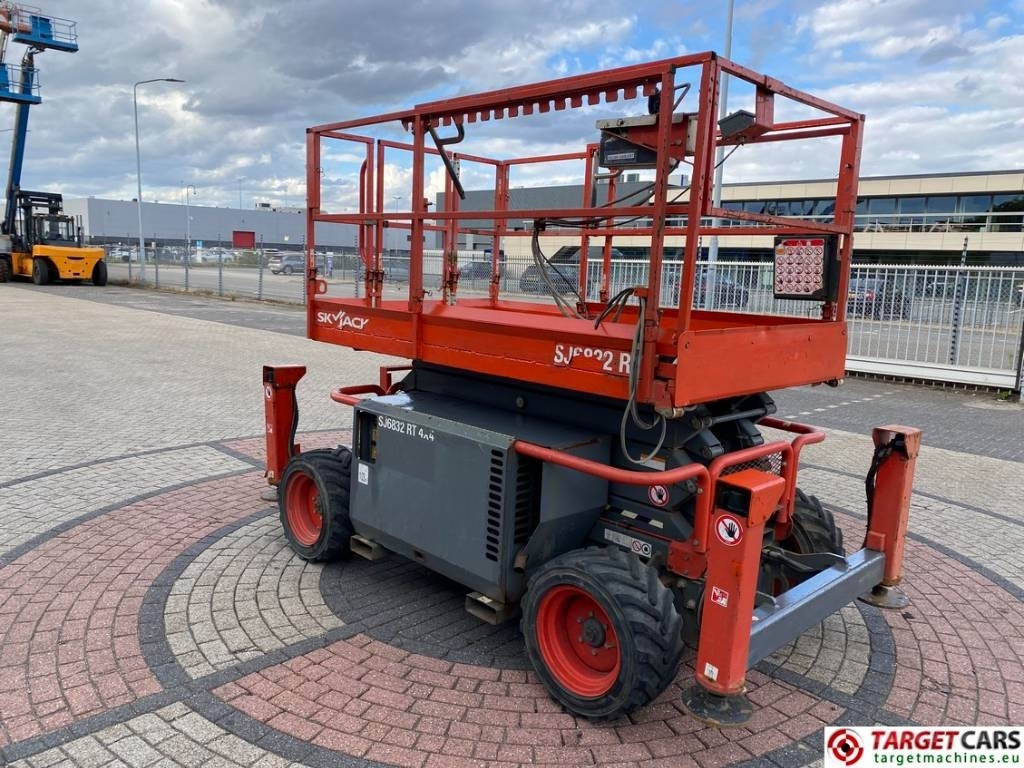 SkyJack SJ6832RT Diesel 4x4 Scissor 6832 Work Lift 1180cm - Plataforma de tijeras: foto 2 SkyJack SJ6832RT Diesel 4x4 Scissor 6832 Work Lift 1180cm - Plataforma de tijeras: foto 2
