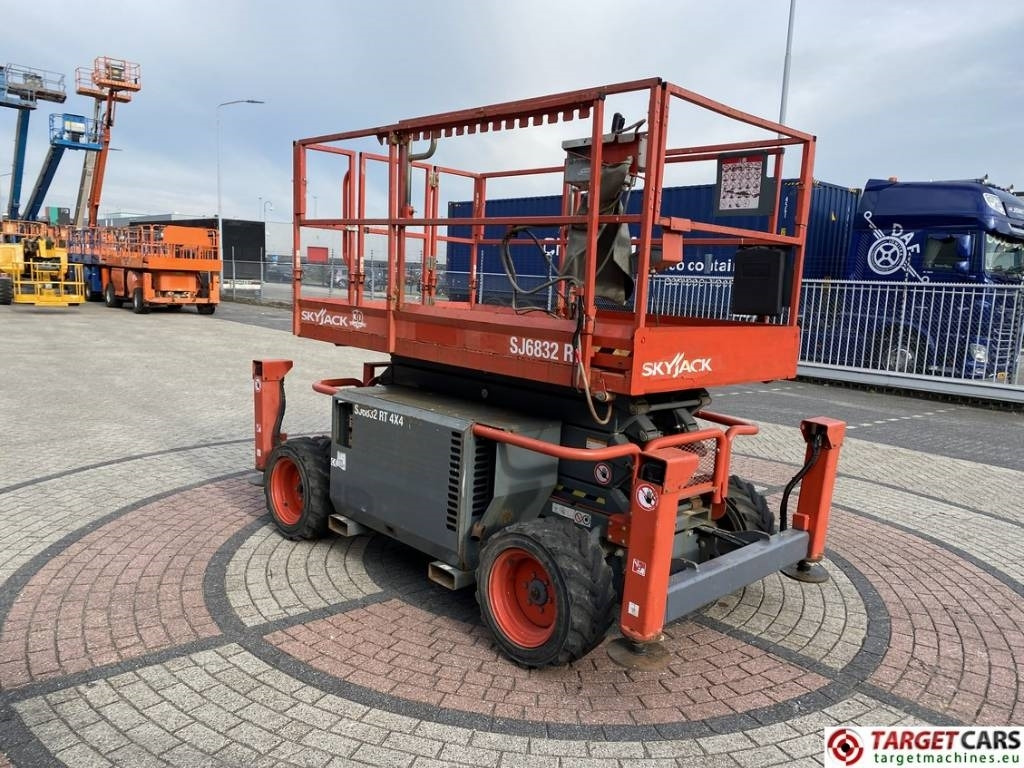 SkyJack SJ6832RT Diesel Scissor Work Lift 1180cm - Plataforma de tijeras: foto 2 SkyJack SJ6832RT Diesel Scissor Work Lift 1180cm - Plataforma de tijeras: foto 2