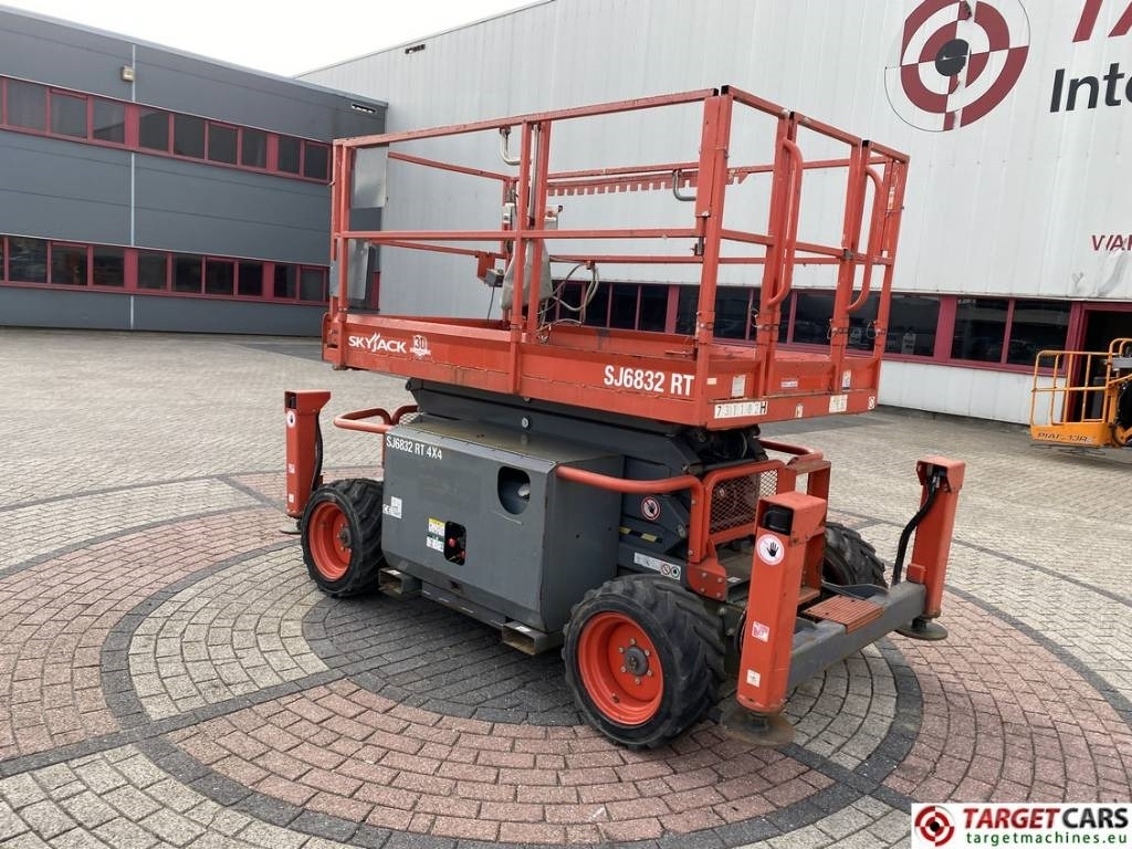 SkyJack SJ6832RT Diesel Scissor Work Lift 1180cm - Plataforma de tijeras: foto 4 SkyJack SJ6832RT Diesel Scissor Work Lift 1180cm - Plataforma de tijeras: foto 4