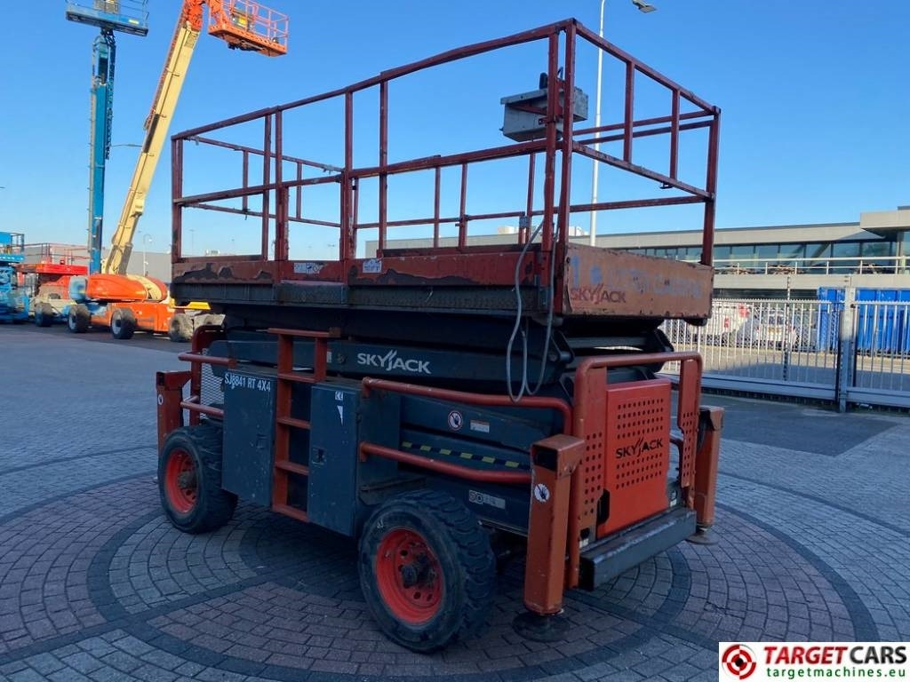 SkyJack SJ8841 RT Diesel 4x4 Scissor Work Lift 1430cm - Plataforma de tijeras: foto 2 SkyJack SJ8841 RT Diesel 4x4 Scissor Work Lift 1430cm - Plataforma de tijeras: foto 2