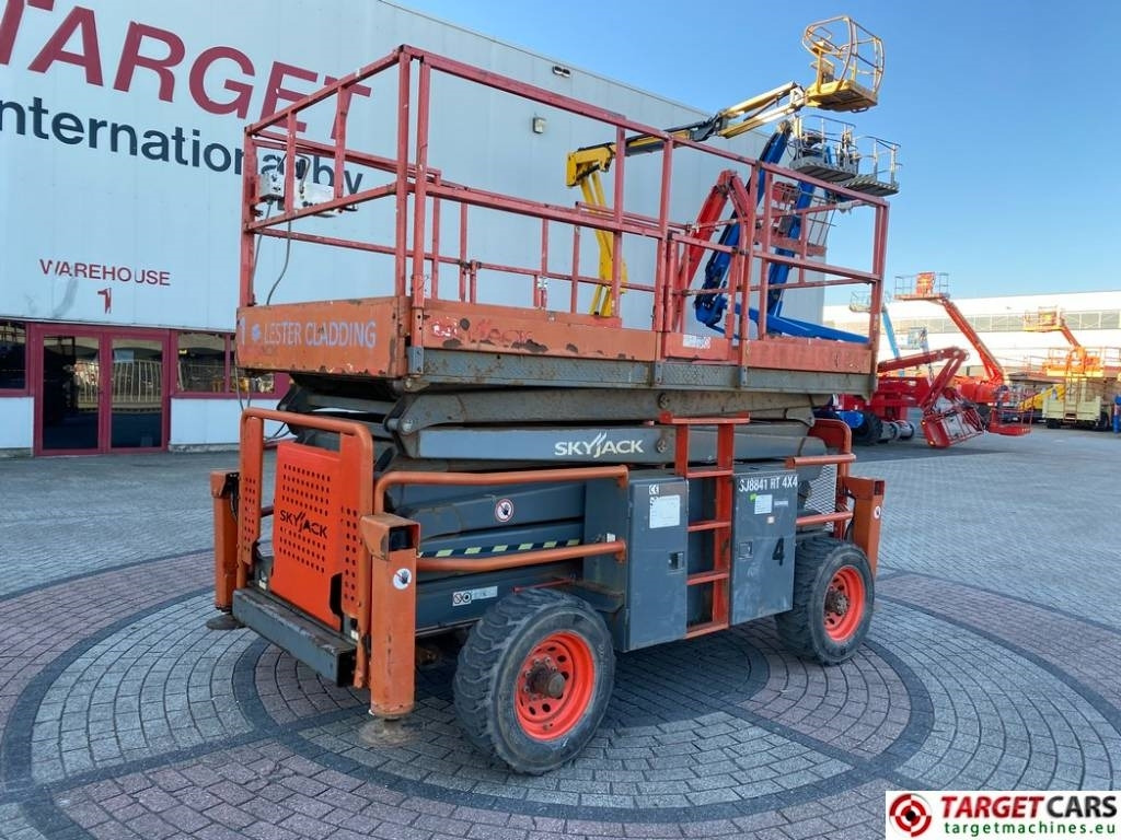 SkyJack SJ8841 RT Diesel 4x4 Scissor Work Lift 1430cm - Plataforma de tijeras: foto 1 SkyJack SJ8841 RT Diesel 4x4 Scissor Work Lift 1430cm - Plataforma de tijeras: foto 1