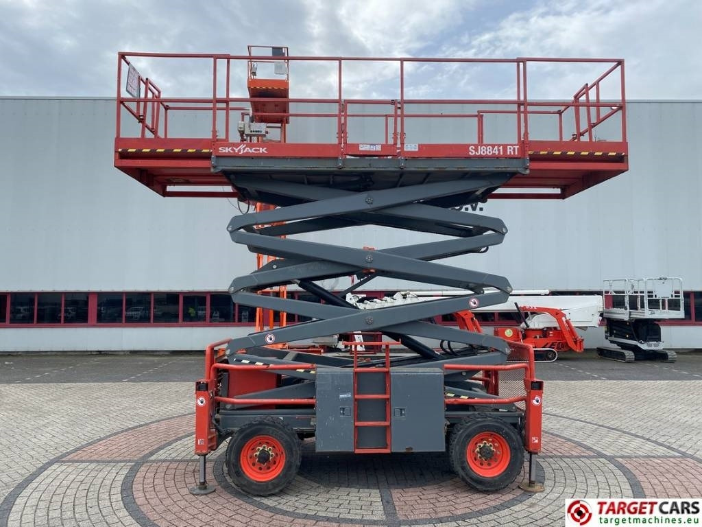 SkyJack SJ8841RT Diesel 4x4 Scissor Work Lift 1430cm - Plataforma de tijeras: foto 5 SkyJack SJ8841RT Diesel 4x4 Scissor Work Lift 1430cm - Plataforma de tijeras: foto 5