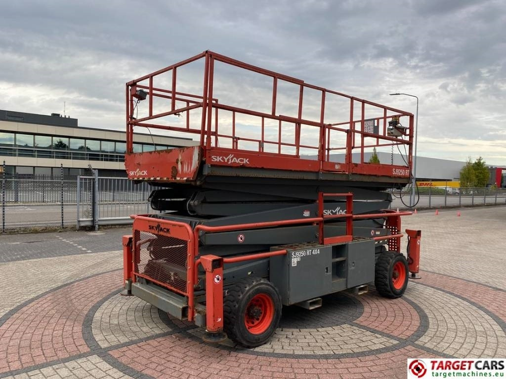 SkyJack SJ9250 RT Diesel 4x4 Scissor 9250 Work Lift 1720cm - Plataforma de tijeras: foto 3 SkyJack SJ9250 RT Diesel 4x4 Scissor 9250 Work Lift 1720cm - Plataforma de tijeras: foto 3