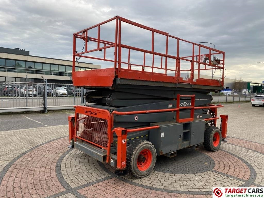 SkyJack SJ9250 RT Diesel 4x4 Scissor Work Lift 1720cm - Plataforma de tijeras: foto 3 SkyJack SJ9250 RT Diesel 4x4 Scissor Work Lift 1720cm - Plataforma de tijeras: foto 3