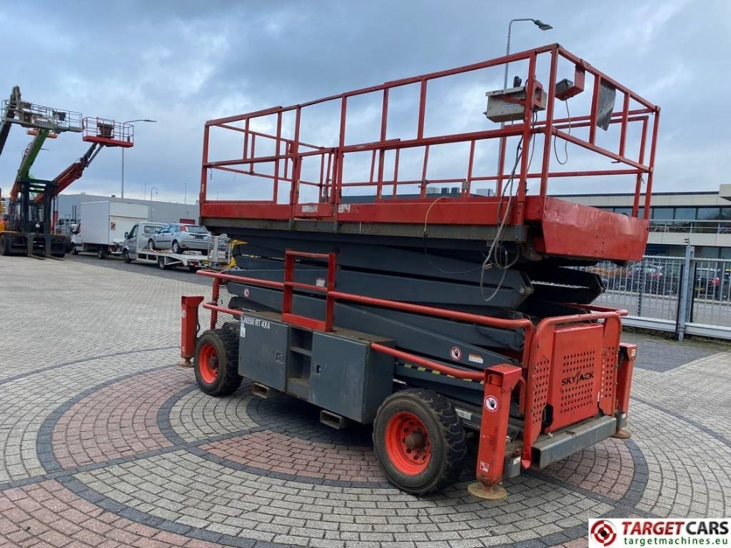 SkyJack SJ9250 RT Diesel Scissor Work Lift 1720cm - Plataforma de tijeras: foto 2 SkyJack SJ9250 RT Diesel Scissor Work Lift 1720cm - Plataforma de tijeras: foto 2
