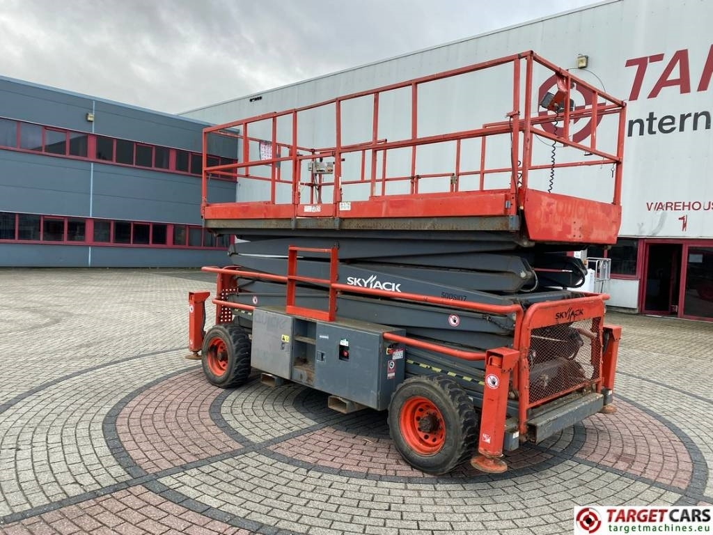 SkyJack SJ9250 RT Diesel Scissor Work Lift 1720cm - Plataforma de tijeras: foto 4 SkyJack SJ9250 RT Diesel Scissor Work Lift 1720cm - Plataforma de tijeras: foto 4