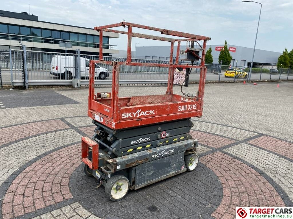 SkyJack SJIII-3219 Electric Scissor Work Lift 780cm - Plataforma de tijeras: foto 3 SkyJack SJIII-3219 Electric Scissor Work Lift 780cm - Plataforma de tijeras: foto 3