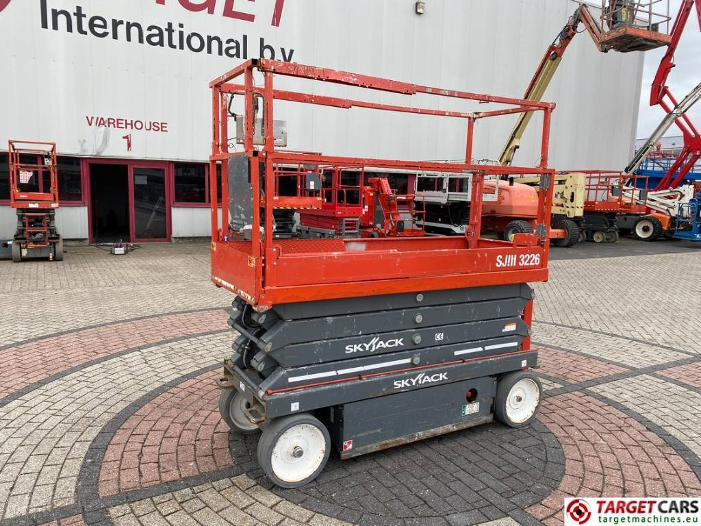 SkyJack SJIII-3226 Electric 3226 Scissor Work Lift 990cm - Plataforma de tijeras: foto 1 SkyJack SJIII-3226 Electric 3226 Scissor Work Lift 990cm - Plataforma de tijeras: foto 1