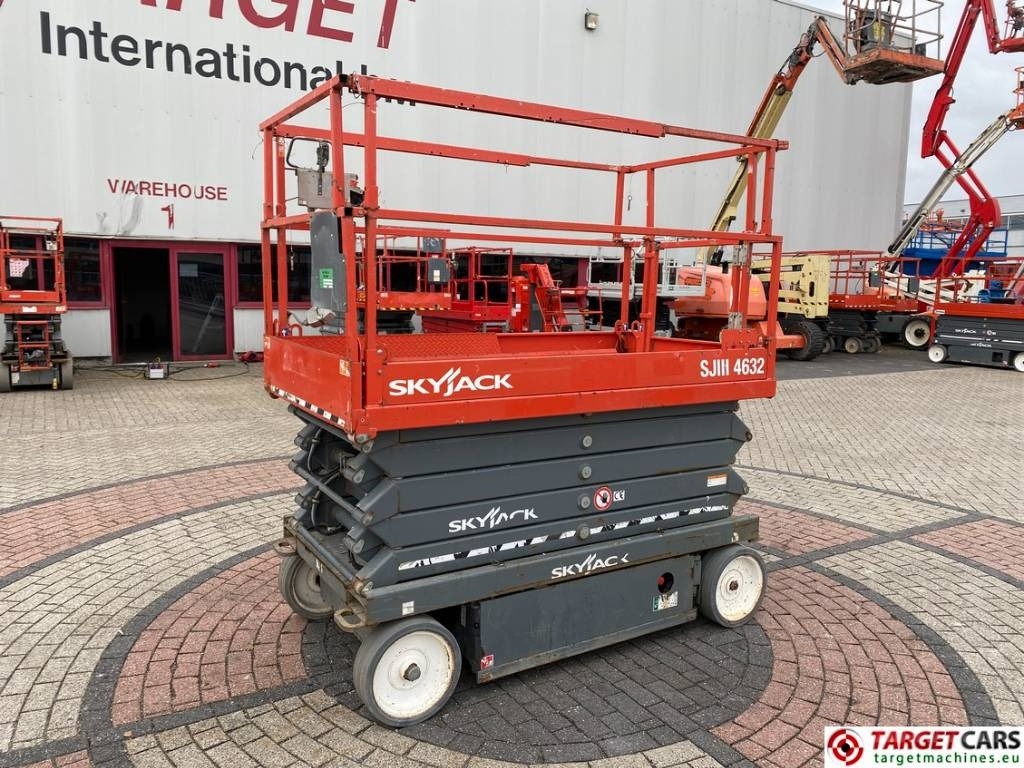 SkyJack SJIII-4632 Electric Scissor Work Lift 1170cm - Plataforma de tijeras: foto 1 SkyJack SJIII-4632 Electric Scissor Work Lift 1170cm - Plataforma de tijeras: foto 1