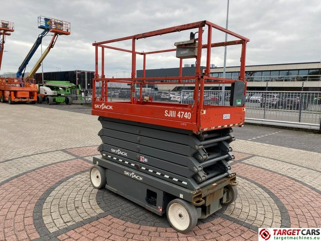 SkyJack SJIII-4740 Electric 4740 Scissor Work Lift 1380cm - Plataforma de tijeras: foto 2 SkyJack SJIII-4740 Electric 4740 Scissor Work Lift 1380cm - Plataforma de tijeras: foto 2