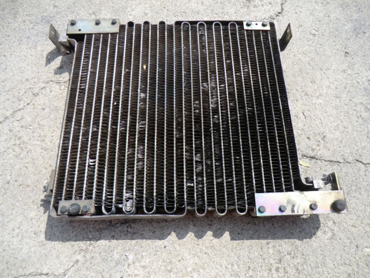 1587964 Volvo L120C 11757 - Condensador para Cargadora de ruedas: foto 1 1587964 Volvo L120C 11757 - Condensador para Cargadora de ruedas: foto 1