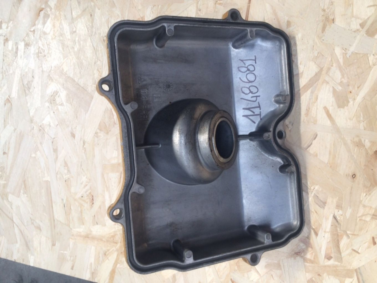 Caterpillar 3412 COPERCHIO PUNTERIE CON SFIATO 1148681 - Motor y piezas para Maquinaria de construcción: foto 1 Caterpillar 3412 COPERCHIO PUNTERIE CON SFIATO 1148681 - Motor y piezas para Maquinaria de construcción: foto 1