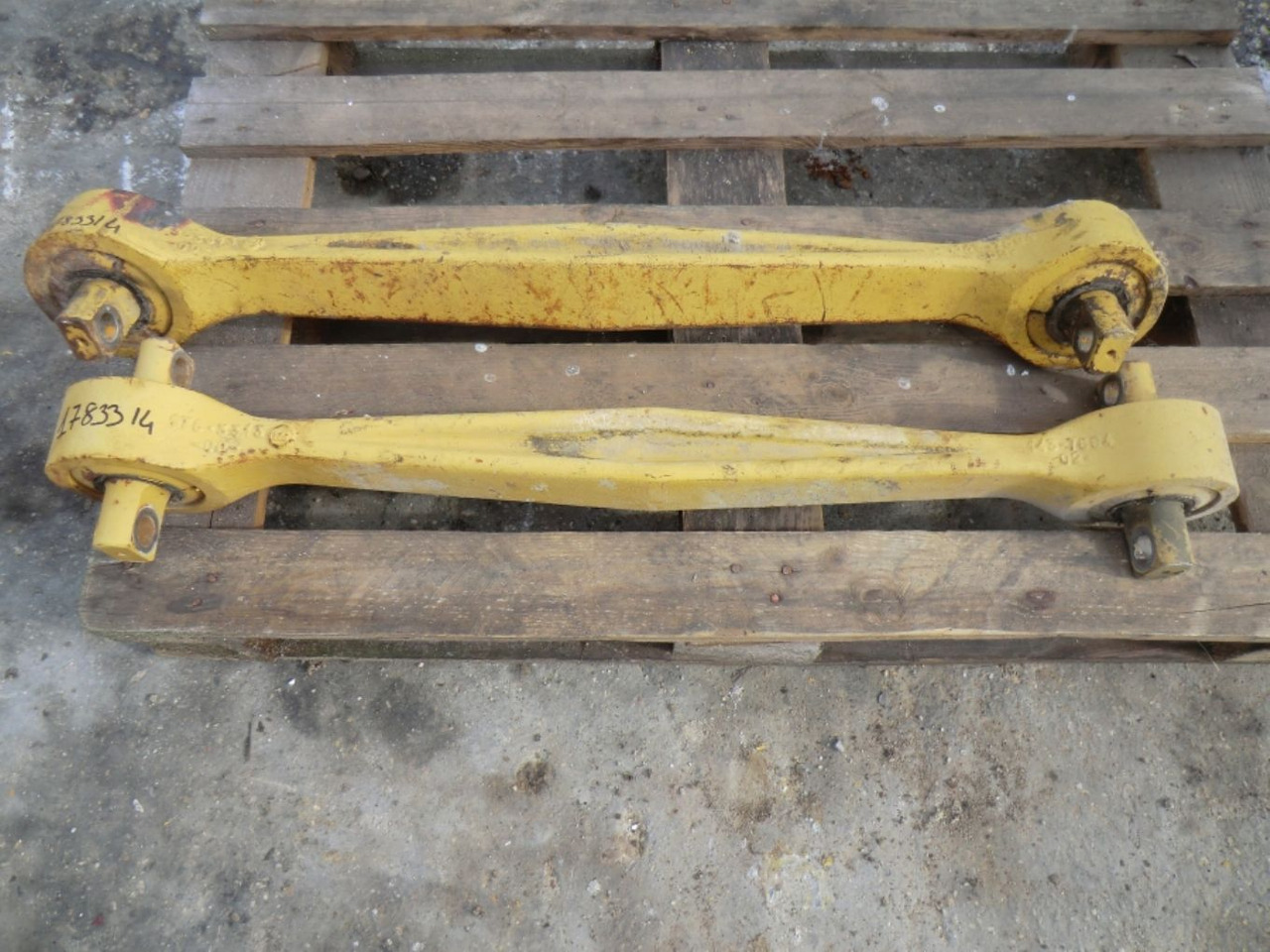 Caterpillar 735 N. 1 BARRA EQUILIBRATRICE - Piezas del tren de rodaje para Maquinaria de construcción: foto 1 Caterpillar 735 N. 1 BARRA EQUILIBRATRICE - Piezas del tren de rodaje para Maquinaria de construcción: foto 1