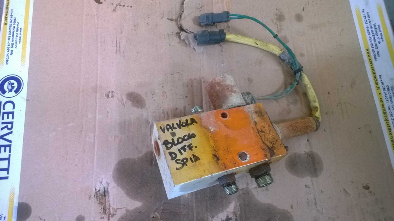 Caterpillar 735 Valvola per spia blocco differenziale - Válvula para Maquinaria de construcción: foto 1 Caterpillar 735 Valvola per spia blocco differenziale - Válvula para Maquinaria de construcción: foto 1