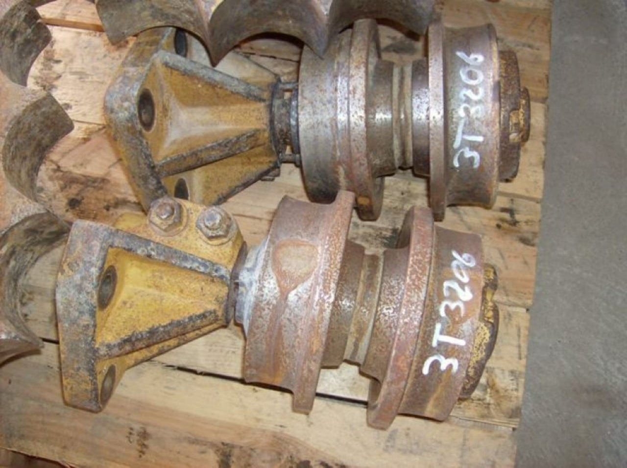 Caterpillar 963 Rulli superiori - Oruga - Rodillos para Maquinaria de construcción: foto 1 Caterpillar 963 Rulli superiori - Oruga - Rodillos para Maquinaria de construcción: foto 1