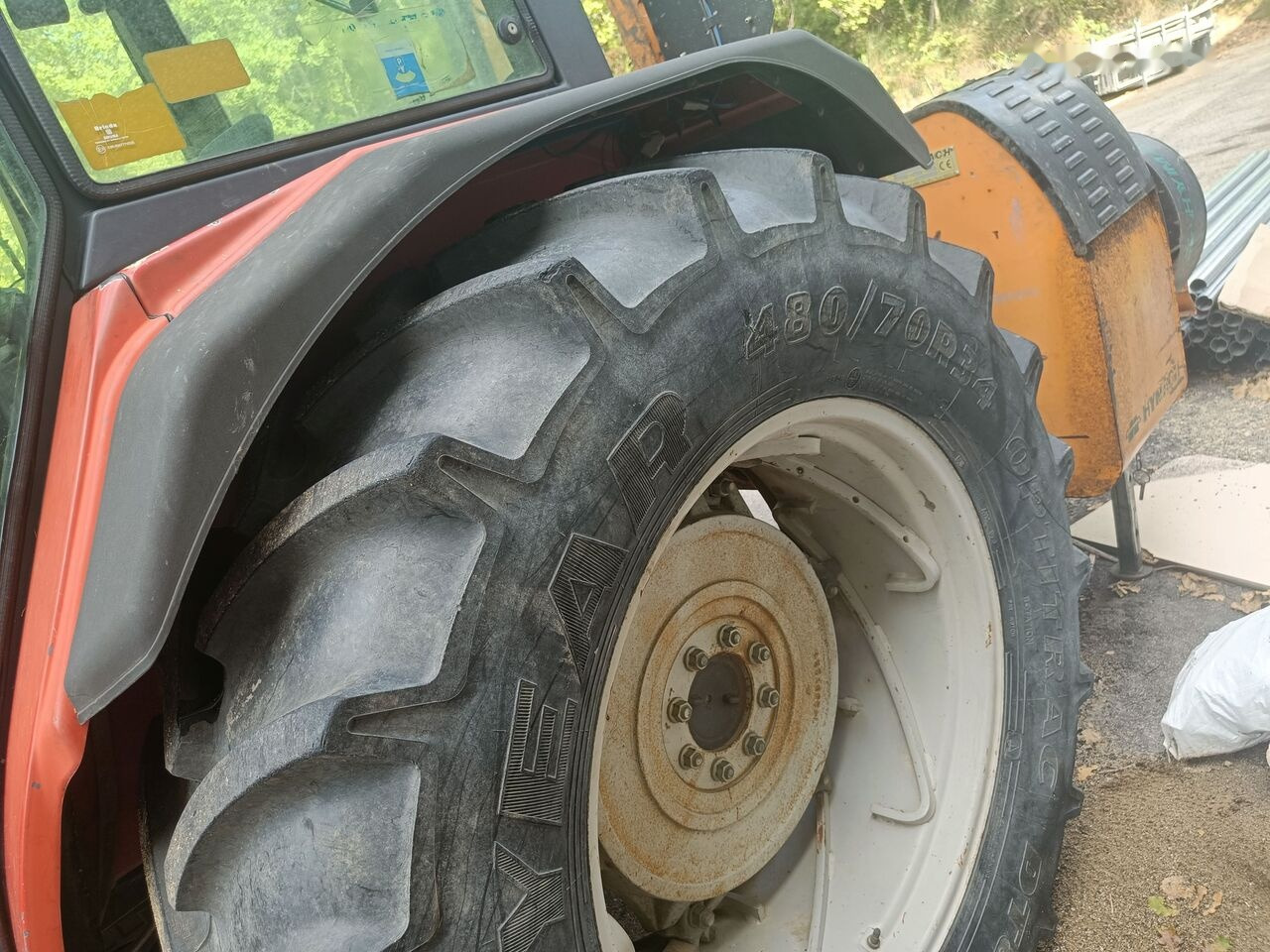 Massey Ferguson 383 - Tractor: foto 4 Massey Ferguson 383 - Tractor: foto 4