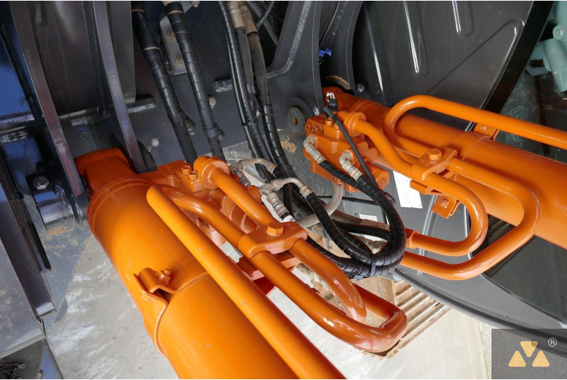 Excavadora de cadenas Hitachi ZX210LC-7: foto 17