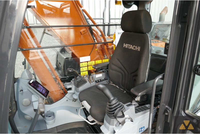 Excavadora de cadenas Hitachi ZX210LC-7: foto 7