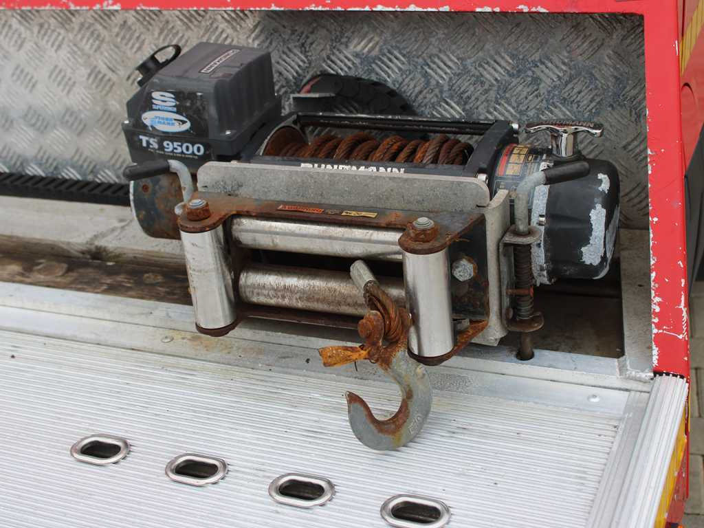 Grua de remolque autos Iveco 35S18, EURO 6, WINCH, DRIVES, TIRES 80%: foto 8 Grua de remolque autos Iveco 35S18, EURO 6, WINCH, DRIVES, TIRES 80%: foto 8