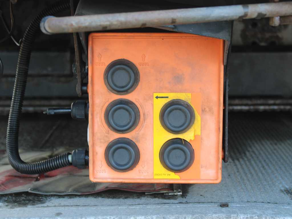 Arrendamiento de Volvo FL 240, EURO 5, HYDRAULIC FRONT, TIRES 80% Volvo FL 240, EURO 5, HYDRAULIC FRONT, TIRES 80%: foto 6 Arrendamiento de Volvo FL 240, EURO 5, HYDRAULIC FRONT, TIRES 80% Volvo FL 240, EURO 5, HYDRAULIC FRONT, TIRES 80%: foto 6