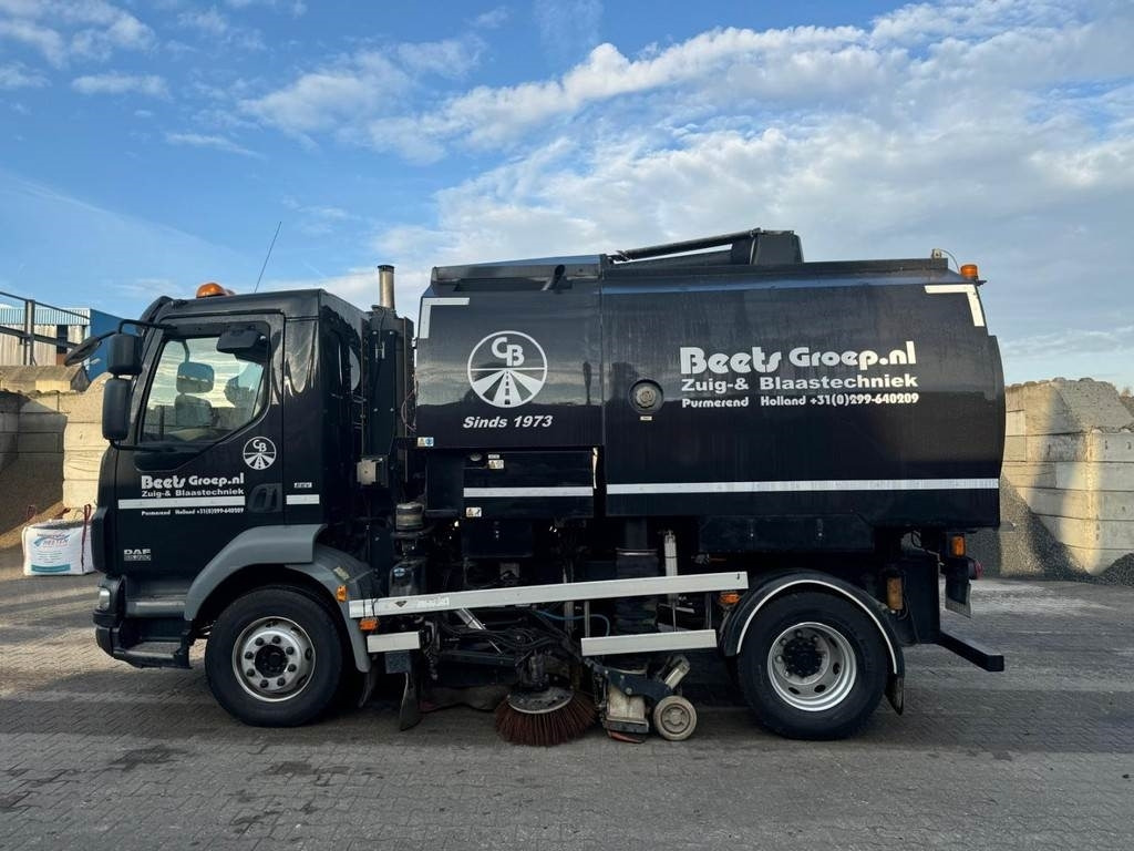 Barredora vial DAF FA LF55: foto 1